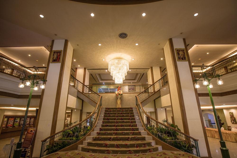 فندق ناخون سي ثاماراتفي  فندق توين لوتس المظهر الخارجي الصورة